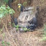 Quixadá: Capotamento é registrado na estrada de acesso ao Açude Cedro; feridos são socorridos a UPA e ao hospital PLANTÃO POLICIAL