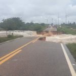 Veja o vídeo: Após chuva, correnteza destrói ponte de acesso a Icaraí de Amontada TEMA LIVRE