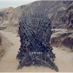 Trono de ferro de Game of Thrones é encontrado na praia de Beberibe TEMA LIVRE