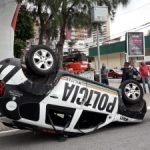 Viatura da Polícia Militar capota na Avenida Desembargador Moreira em Fortaleza PLANTÃO POLICIAL