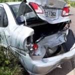 Veículo tenta evitar buraco em trecho da BR-122 em Ibaretama e provoca acidente SERTÃO CENTRAL