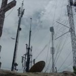 Equipamento de transmissão de rádio é depredado e danificado por vândalos em Quixadá QUIXADÁ