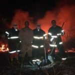 Bombeiros combatem incêndio no mato em Quixadá PLANTÃO POLICIAL