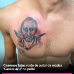 Um jovem cearense tatua rosto de autor da música “caneta azul” no peito TEMA LIVRE