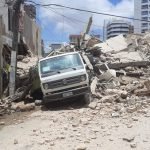 Bombeiros, Defesa Civil e Samu lutam para salvar pessoas soterradas no prédio que desabou em Fortaleza PLANTÃO POLICIAL