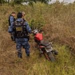 Guarda Civil Municipal de Pedra Branca recupera motocicleta roubada abandonada em um matagal SERTÃO CENTRAL