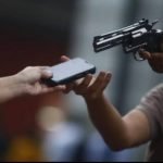 Estudante é vítima de assalto à mão armada em Quixadá QUIXADÁ