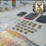 PMCE em Ibicuitinga realiza prisão de quatro pessoas por tráfico de drogas e associação criminosa SERTÃO CENTRAL