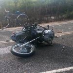 Colisão de moto com ônibus escolar deixa três pessoas mortas em Itapipoca nesta segunda-feira PLANTÃO POLICIAL