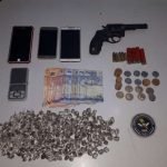 Ação da PMCE resulta na apreensão de arma, drogas e pássaros em Caucaia PLANTÃO POLICIAL