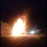 Veja o vídeo: Micro ônibus pegou fogo após colisão com motocicleta entre os municípios de Quixadá e Ibaretama SERTÃO CENTRAL