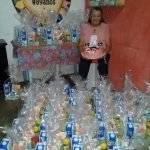 Mãe Judite como é conhecida, em seu aniversário de 89 anos não quis presente, doar kits para crianças da zona rural de Quixeramobim QUIXERAMOBIM