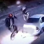 Motociclista bate em carro estacionado e é arremessado no ar em rua do Conjunto Ceará; vídeo PLANTÃO POLICIAL
