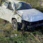 Jovem capota veículo por várias vezes e sai ileso do acidente em Quixadá QUIXADÁ