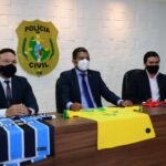 Polícia Civil do Ceará recupera camisas furtadas do jogador cearense Everton Cebolinha; duas pessoas são detidas HORA DO ESPORTE