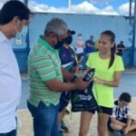 Está sendo realizado em Quixeramobim a entrega de materiais esportivos aos atletas do handebol HORA DO ESPORTE