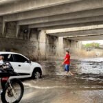 Motoristas perdem placas de veículos ao tentarem passar por túnel alagado no Mondubim; veja o vídeo TEMA LIVRE