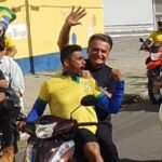 Veja o vídeo: Bolsonaro seguiu do aeroporto até o centro de Quixadá na garupa de uma moto QUIXADÁ