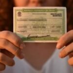 Prazo para tirar o título de eleitor para todos que tenham 16 anos até o dia da eleição vai até 4 de maio TEMA LIVRE