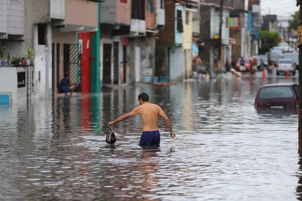 Fortaleza Tem Diversas Ruas Alagadas Em Dia De Forte Chuva Na Capital ...