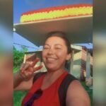 Cearense viraliza com entregas levando bolos na cabeça e de motocicleta: ‘já entreguei bolo de até três andares’ TEMA LIVRE