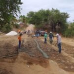 Quixeramobim: Recuperação da passagem molhada de Berilandia / Riacho da Roça mesmo em feriado QUIXERAMOBIM