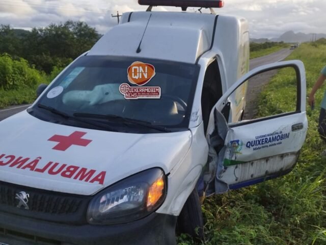 Ambulância de Quixeramobim colide com carro da saúde de Irapuan Pinheiro