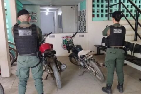 Policiais apreendem motocicletas roubadas em área de mata em Morada Nova