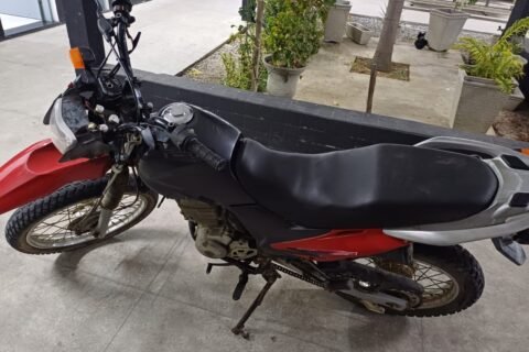 Motocicleta roubada é recuperada pela Polícia Militar na CE-060 em Quixeramobim