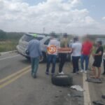 Colisão entre Hilux da Polícia Civil e Siena é registrada na CE-060, em Quixeramobim QUIXERAMOBIM