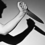 Homem é esfaqueado por dupla em motocicleta após ataque em bar de Quixeramobim QUIXERAMOBIM