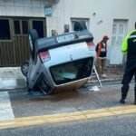 Veículo Fiat capota na Rua Tenente Cravo, próximo ao 9º BPM, em Quixadá; apenas danos materiais QUIXADÁ