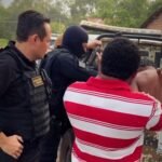 Pai se desespera ao ver filho algemado e cena comove moradores: “Quantas vezes eu te ensinei…”