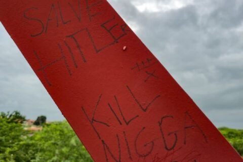 Ponte Metálica de Quixeramobim é alvo de vandalismo com pichação e símbolo nazista