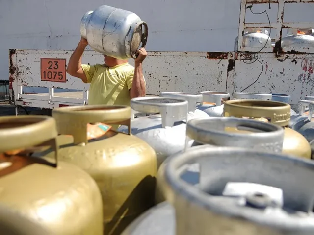 Prefeitura de Quixeramobim realiza nova entrega do Vale Gás Social para mais de 680 famílias