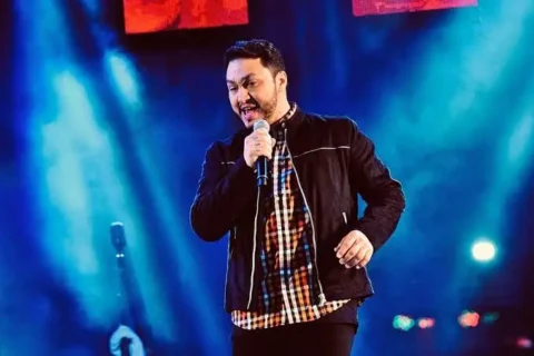 Cantor de forró sofre acidente na estrada e capota carro durante viagem para Fortaleza