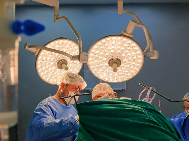 HRSC em Quixeramobim, realizou a primeira cirurgia por neuronavegação e amplia precisão em procedimentos complexos
