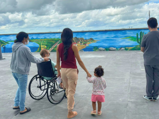 HRSC inaugura espaço ao ar livre com pintura de paisagens do Sertão Central para uso terapêutico de pacientes