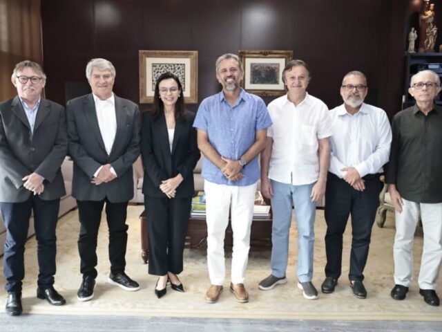 Prefeito de Quixeramobim articula investimentos e debate ZPE em reunião com governador do Ceará