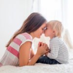 Ore pelo seu filho, às vezes, ele enfrenta olhares maldosos apenas por ser seu