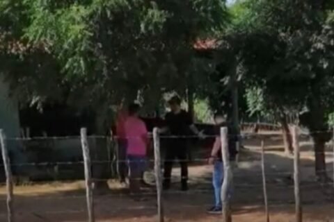 Homem é preso em Quixeramobim por ameaçar decepar as mãos da própria irmã com foice