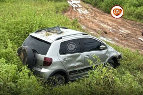 Carro sai da pista e capota na manhã deste sábado em Quixeramobim