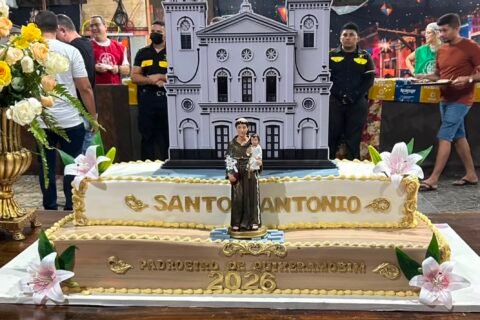 Bolo de Santo Antônio é arrematado por R$ 50,5 mil e bate novo recorde em Quixeramobim