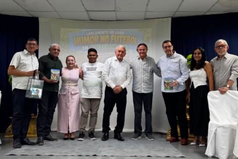 Prefeito Cirilo Pimenta prestigia lançamento de livro sobre o futebolês em Quixeramobim