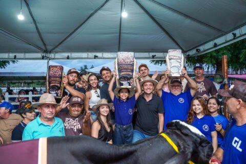 Vaca impressiona na ExpoMilhã e bate marca histórica com mais de 102 kg de leite por dia