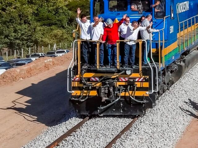 Lula anuncia R$ 600 milhões para acelerar a Transnordestina e reforça investimentos em Quixeramobim