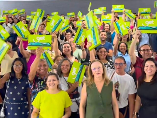 Prefeitura de Quixeramobim entrega 196 tablets para modernizar trabalho dos Agentes Comunitários de Saúde
