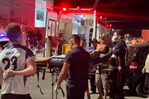 Motociclista fica ferido após colisão com carro na Avenida José Campos Torquato, em Quixeramobim