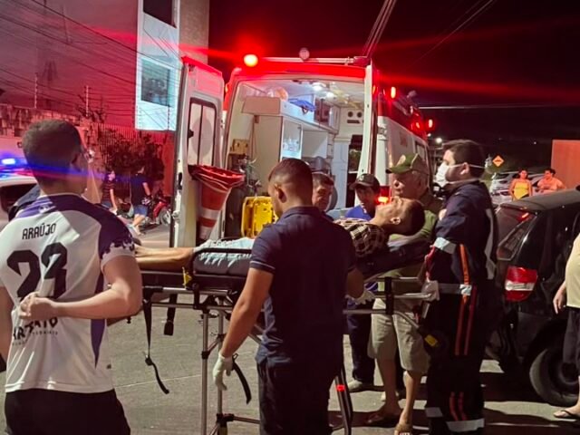 Motociclista fica ferido após colisão com carro na Avenida José Campos Torquato, em Quixeramobim