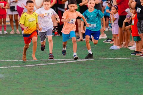 Férias Run transforma tarde em festa para crianças e famílias na Praça da Juventude em Quixeramobim
